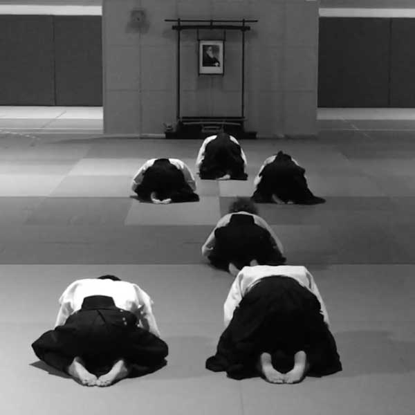 assembling our kamiza at an aikido seminar