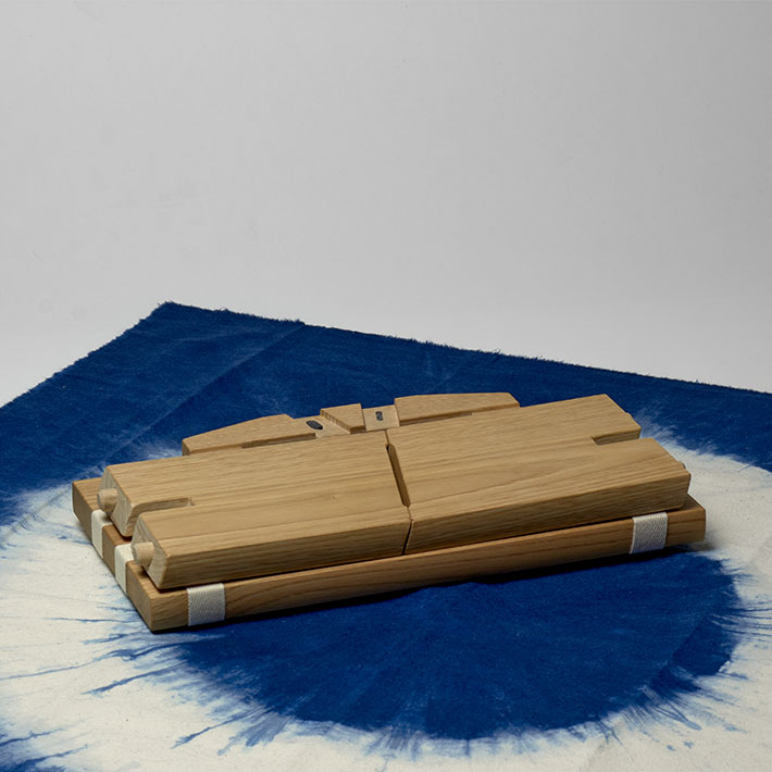 LHASA meditation stool by DAIKUKAI - ebonized finish - japanese traditional design in chestnut wood